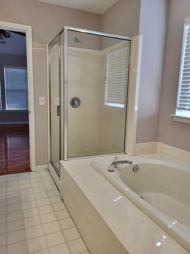 Building Photo - 4 bedroom  home in Charlotte
