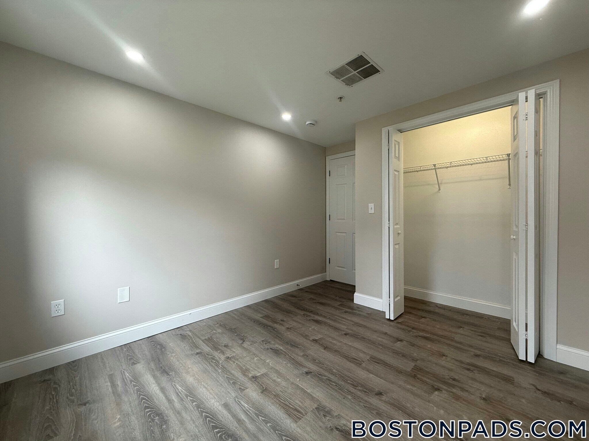 Building Photo - 21 Kenmar Dr