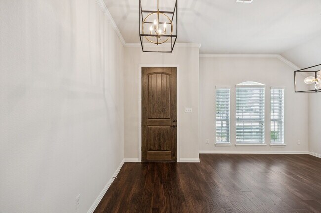 Building Photo - 2317 Houston Dr