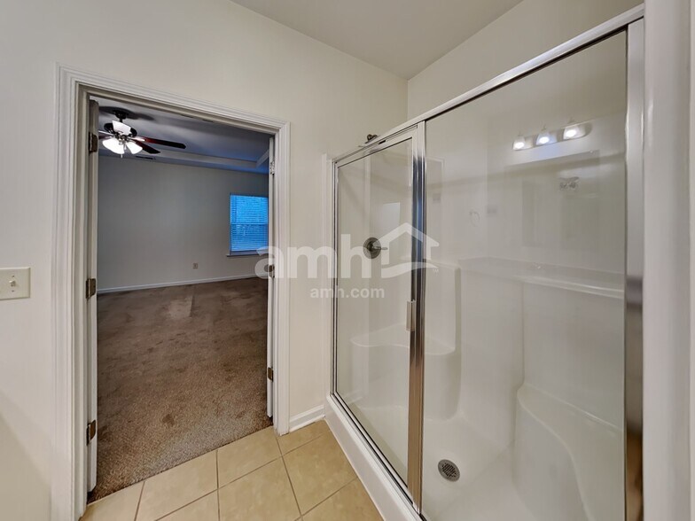 Building Photo - 105 Hickory Village Cir