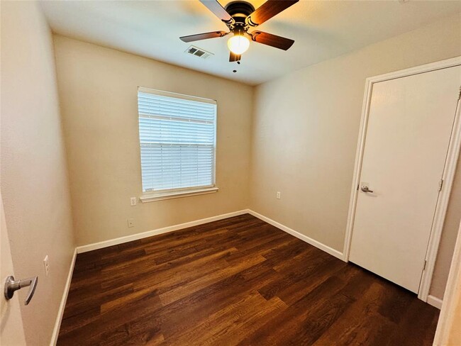 Building Photo - 8420 Twiggy Ln