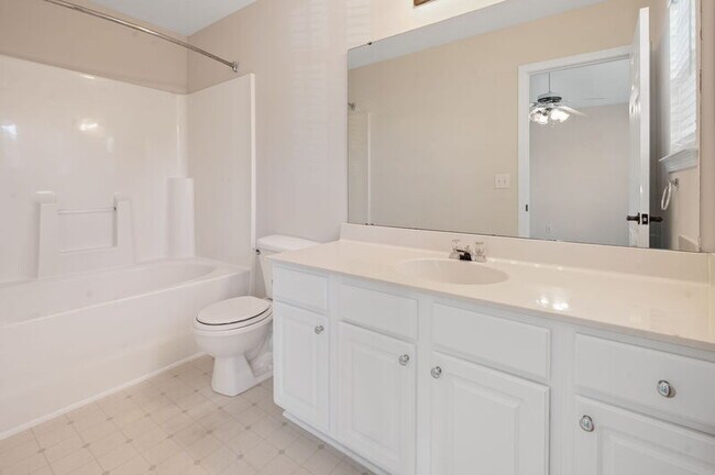 Building Photo - 2204 Valley Haven Dr