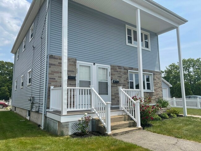 Building Photo - 325 Daggett Avenue, Unit 1