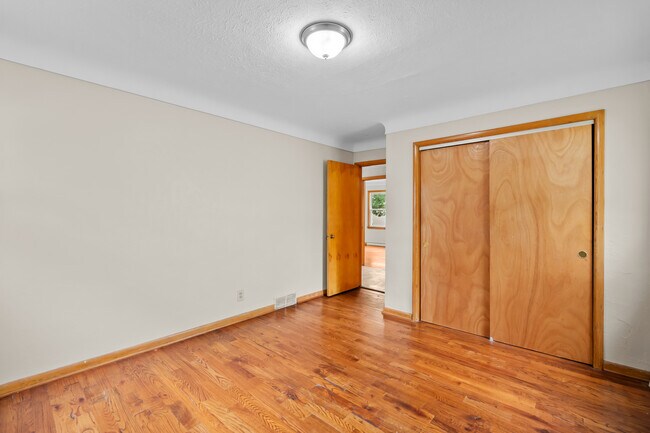 Building Photo - 2024 Southmoor Dr