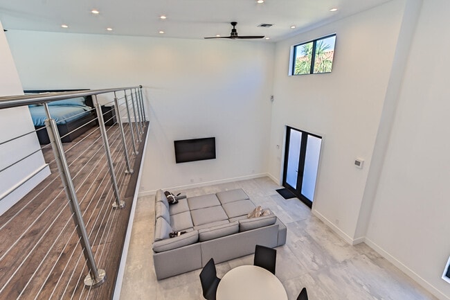 Building Photo - 1955 NE 4th St