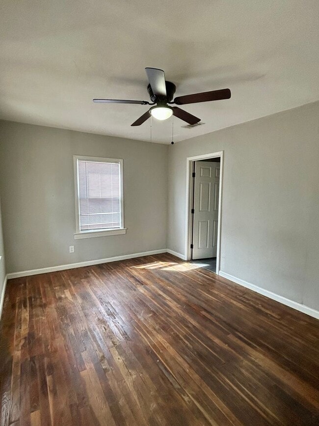 Building Photo - Great 3 bed 2 bath 1 car garage now available