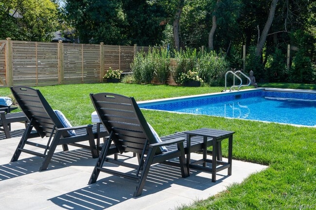 Building Photo - 70 Arshamomaque Ave