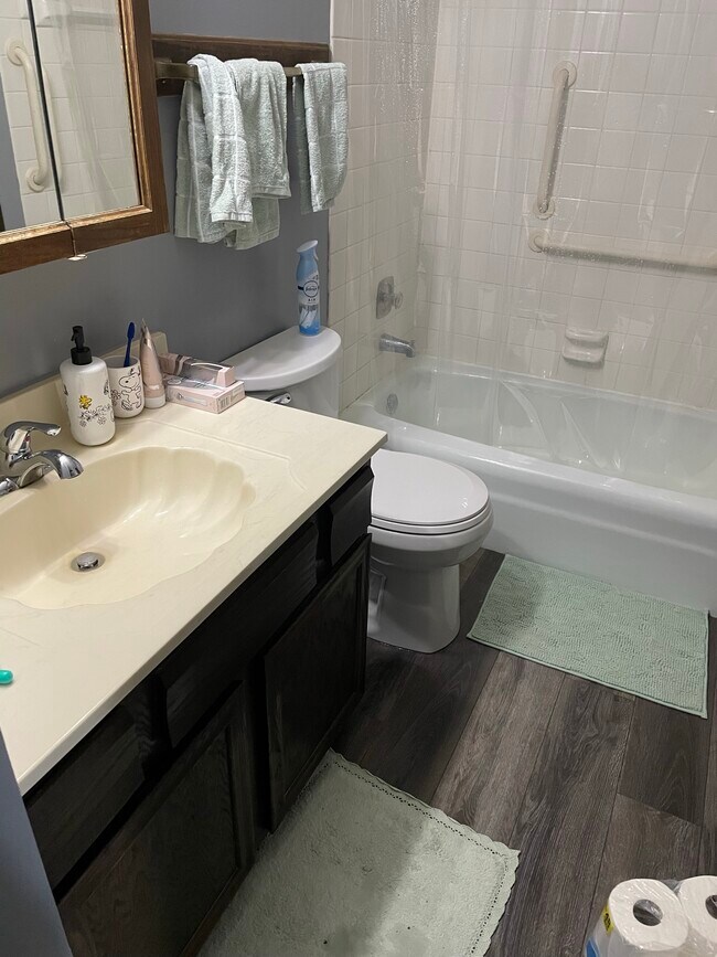 Building Photo - 4456 Johnny Cake Ridge Rd