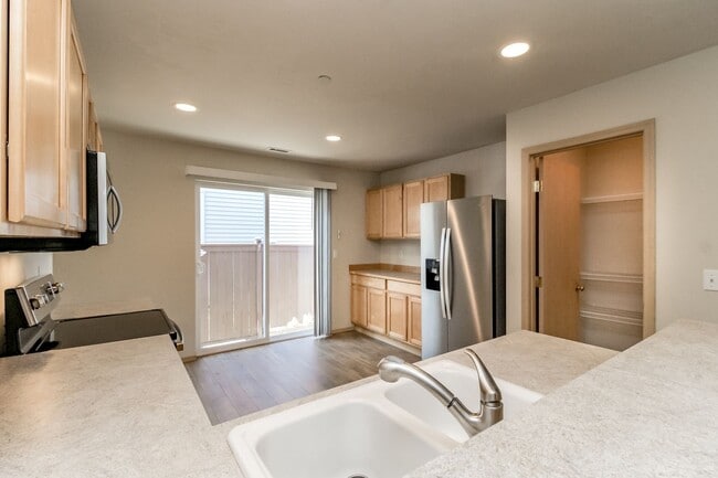 Building Photo - Fantastic DuPont Rambler with AC and Sprinkler System