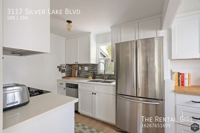 Building Photo - 3117 Silver Lake Blvd