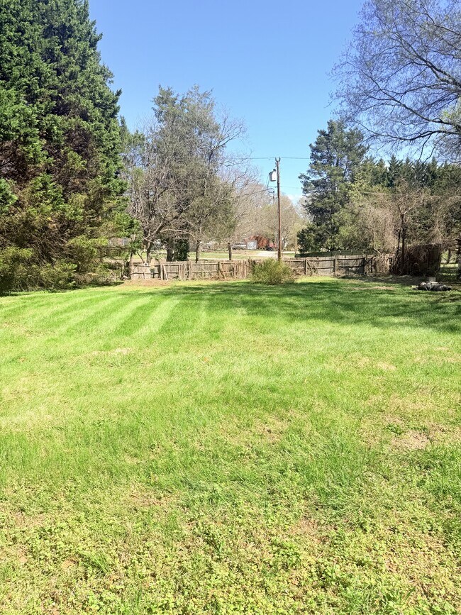 Building Photo - 6504 Zack Rd