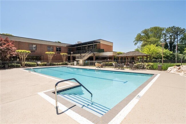 Building Photo - 300 Johnson Ferry Rd