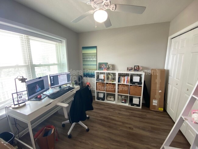 Building Photo - 1412 1st St N