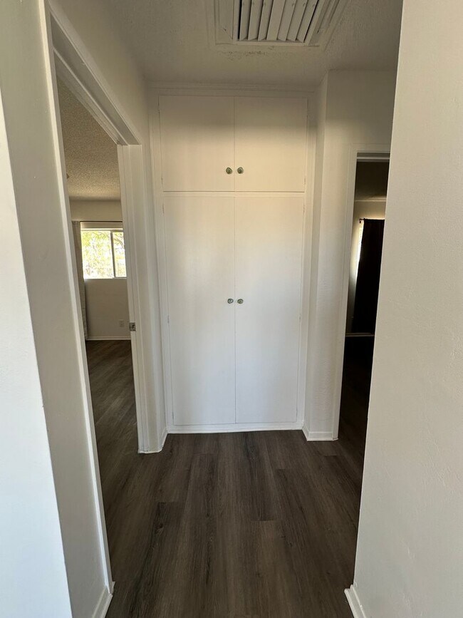 Building Photo - Newly Remodeled 2 bed 1 bath home!