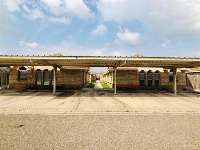 Building Photo - 1922 Upland Dr