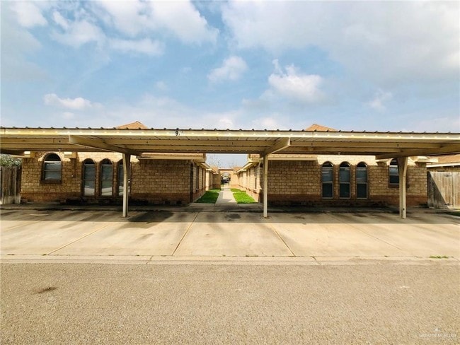 Building Photo - 22 Upland Dr