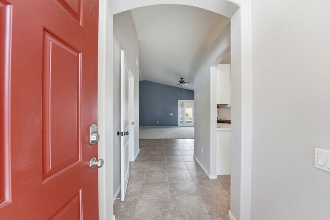 Building Photo - Welcome to this well-maintained 3-bedroom, 2-bath home in Gilbert, AZ!