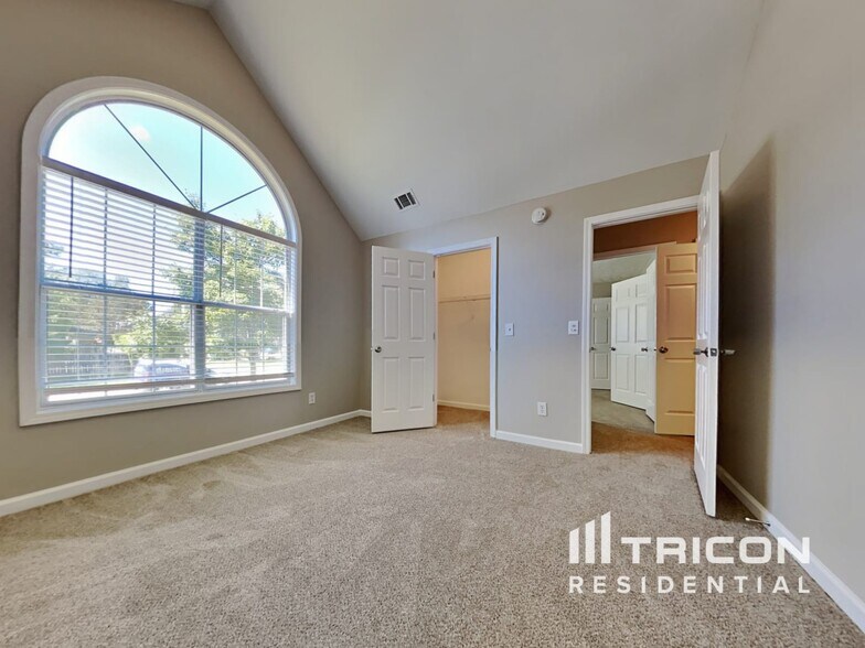Building Photo - 523 Ashton Manor Dr