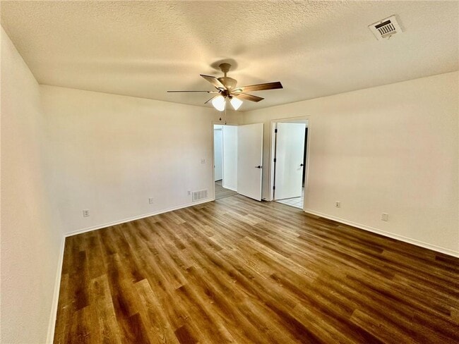 Building Photo - 1242 SW Elm Tree Rd