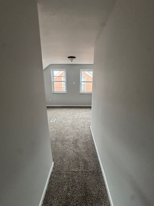 Building Photo - Four Bedrooms!