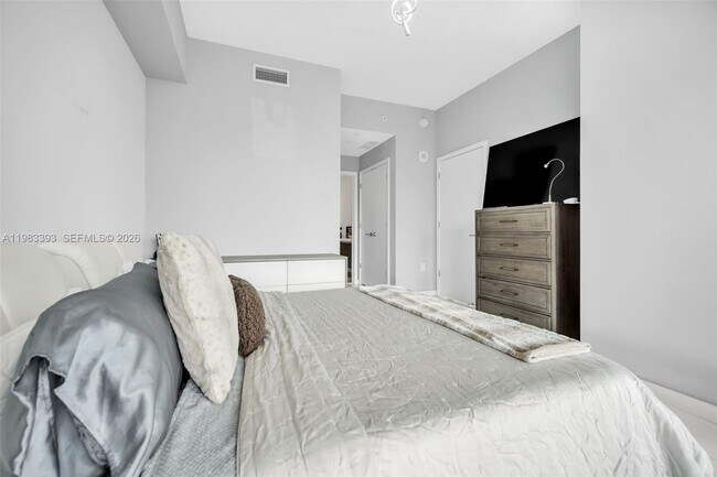 Building Photo - 851 NE 1st Ave