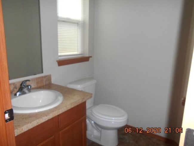 Building Photo - 3bd 2 1/2ba Home With garage