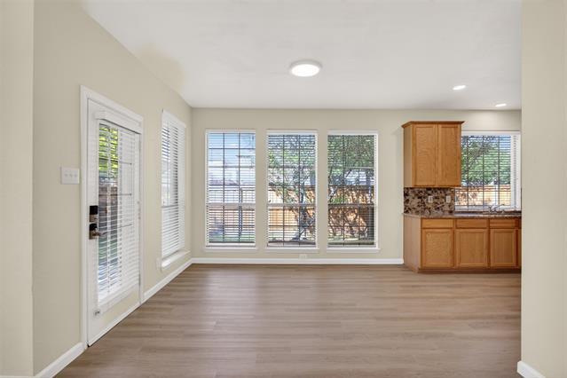 Building Photo - 2616 Cove Dr
