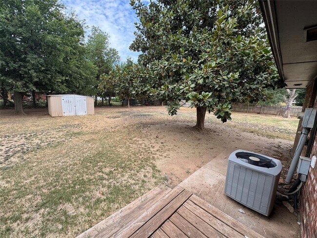 Building Photo - 14820 W Funston Dr