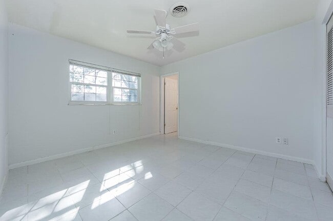 Building Photo - 2075 37th Ave