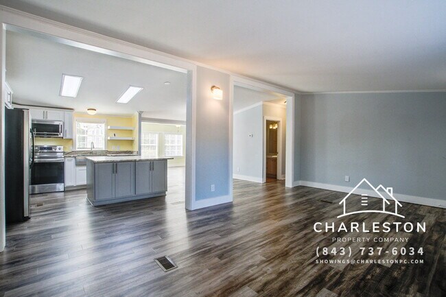 Building Photo - 1807 United Dr
