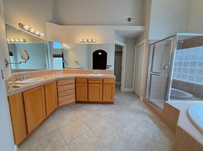 Building Photo - 1018 Kiwi Ct