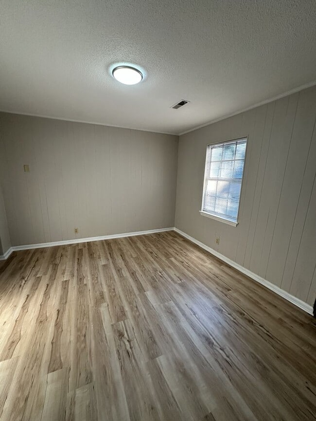 Building Photo - 4203 Davis Ln