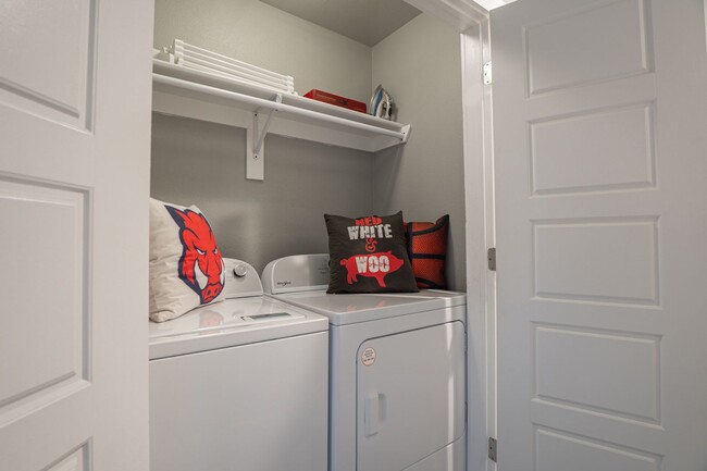 Building Photo - FIRST MONTH FREE!! Fully Furnished Condo!!  3 bedroom 2.5 bath minutes from the U of A!!!!