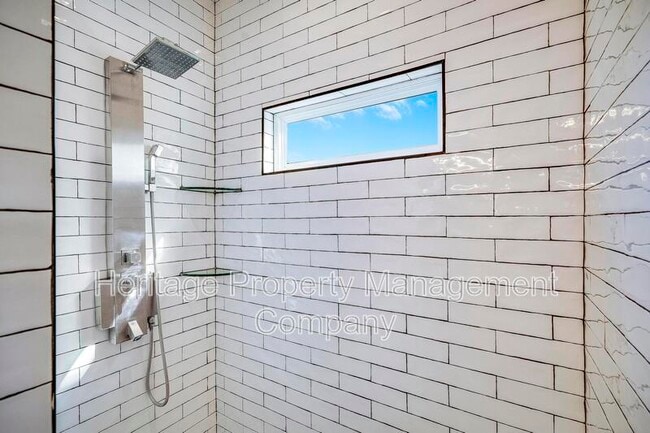 Building Photo - 1417 E Crockett St