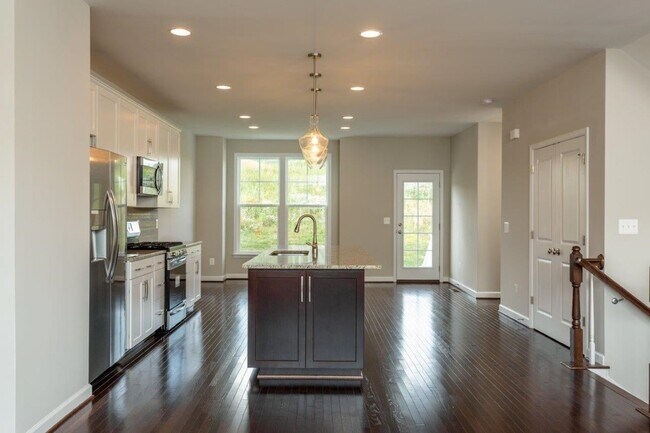Building Photo - Luxury Home in Preston Lake