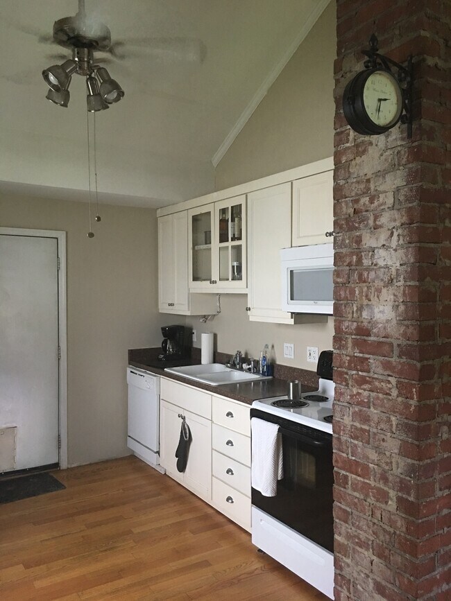 Building Photo - Sylvan Park