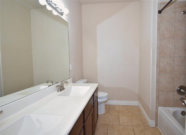 Building Photo - 5623 S Denham Ridge Ln