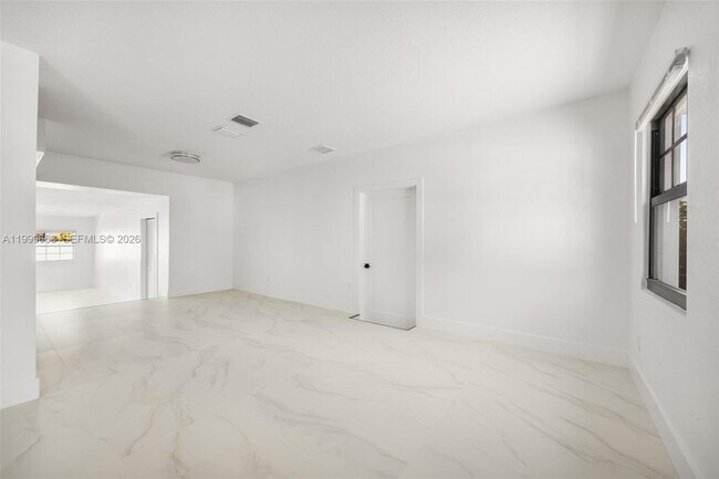 Building Photo - 3640 SW 13th St