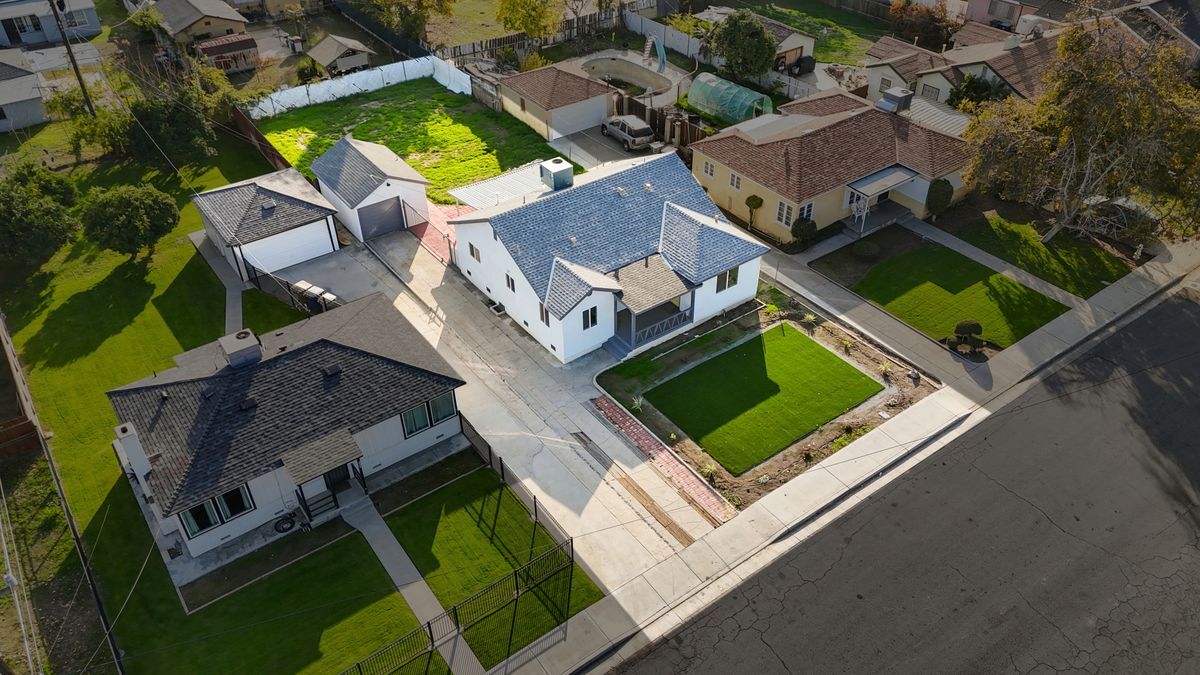 Building Photo - 301 10th St