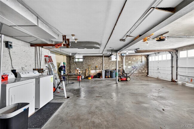 Building Photo - 4931 Jamieson Ave