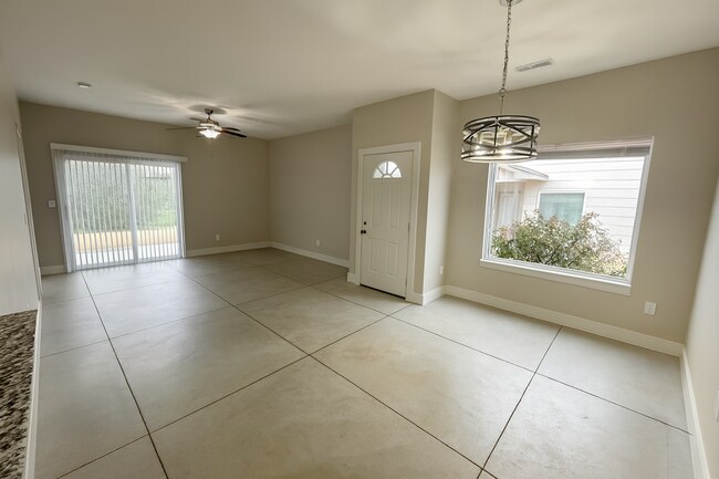 Building Photo - 8182/84 E 34th Ct S