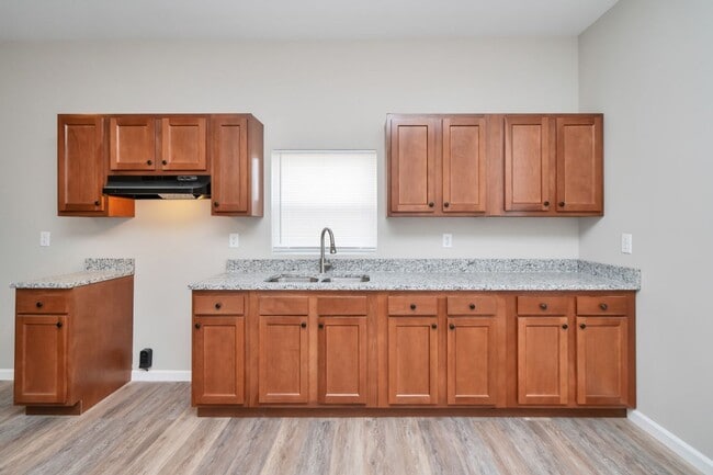 Building Photo - Beautifully Renovated 4BR/2.5BA with Large Yard in Graysville