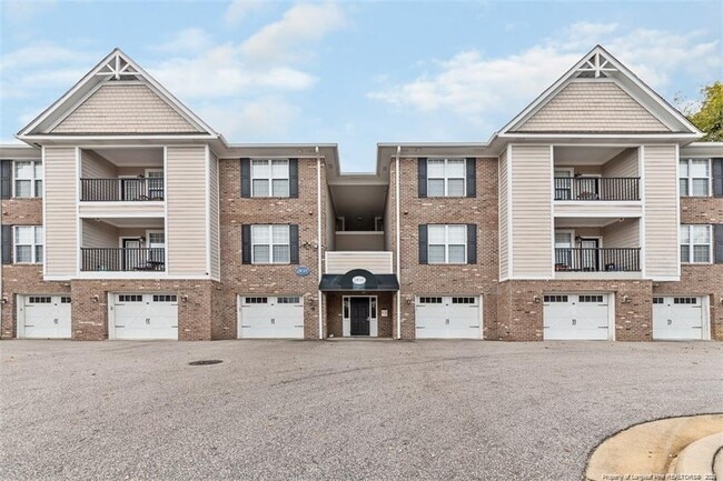 Primary Photo - 208 Fountainhead Ln