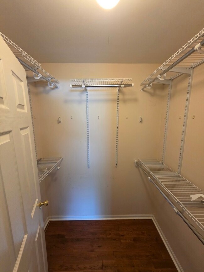 Building Photo - 408 Woodview Cir