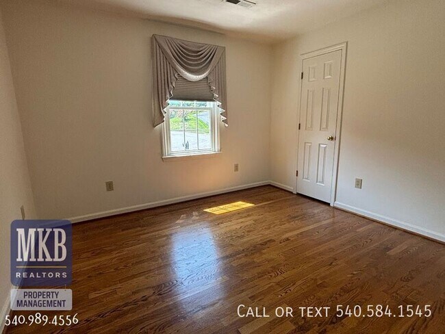 Building Photo - 5175 Lakeland Dr