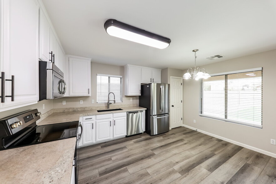 Building Photo - 11830 W Avenida Del Sol