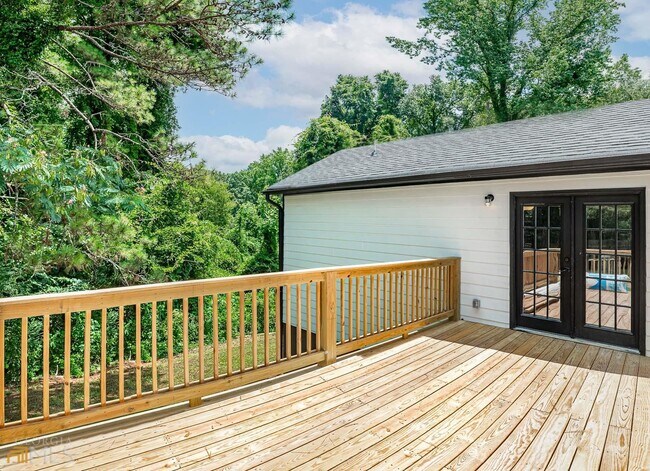 Building Photo - 2145 Castlewood St