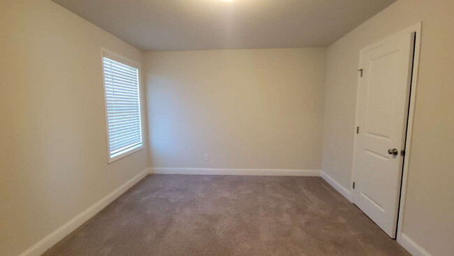 Building Photo - "Spacious 4-Bedroom Retreat with Modern Gr...