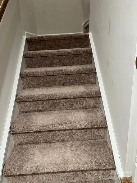 Building Photo - 2596 Grantham Place Dr