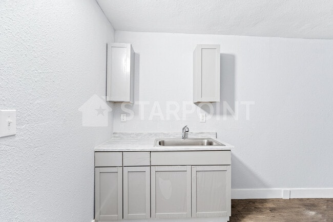 Building Photo - 2631 Northwestern Pkwy